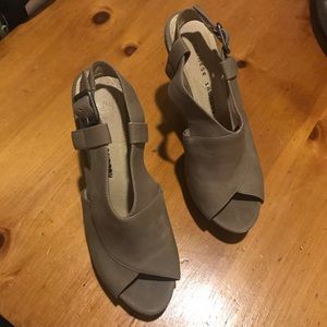 Chinese Laundry Wedge